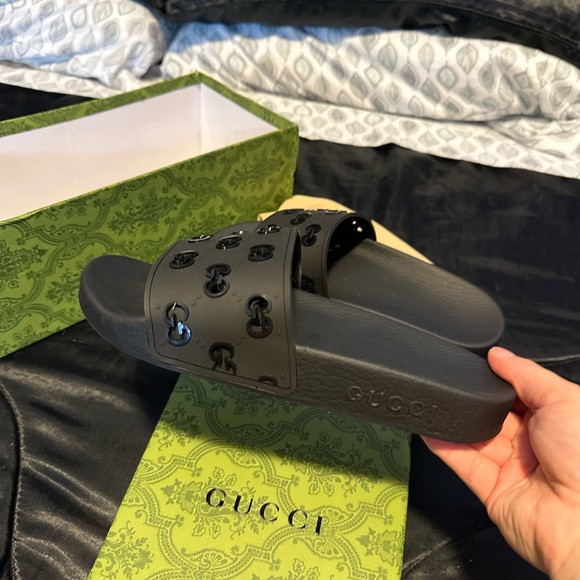 Black Gucci slides - Picture 3 of 3